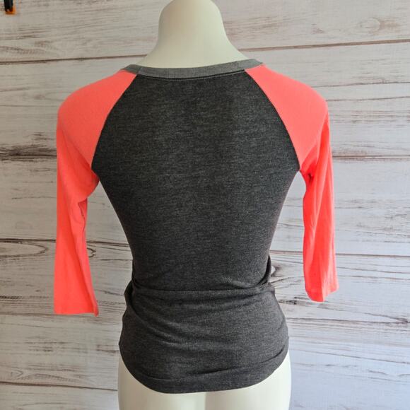 American Eagle Outfitters Baseball Tee sz XS - Picture 2 of 6